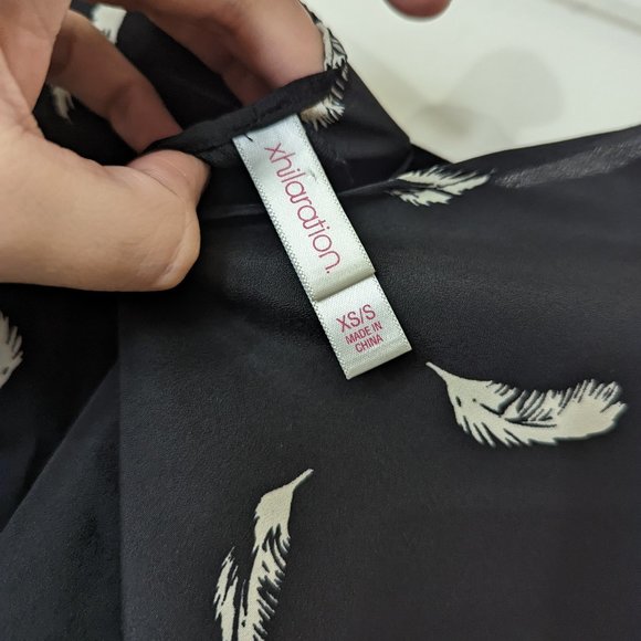 Y2k tumblr era Vibes Falling Feathers Boxy Shirt - small - Picture 5 of 8